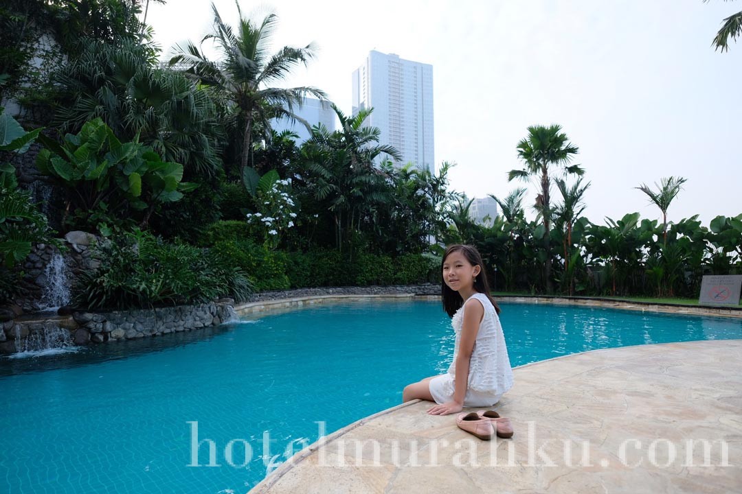 JW Marriott Hotel Swimming Pool Surabaya